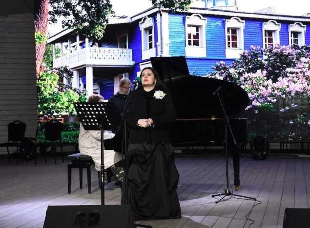 Гульсина Рафекова выступила на празднике «Сиреневый вечер» в Ивановке